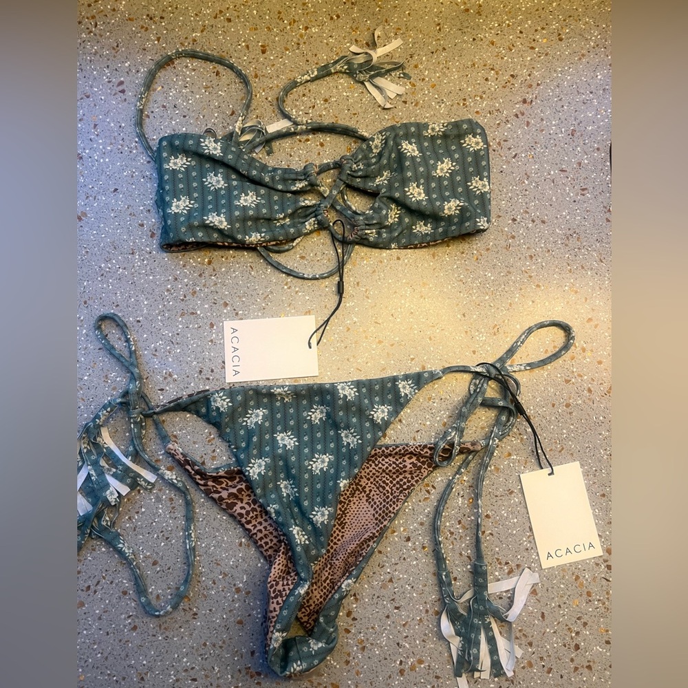 Acacia lumahai top and lauie bottom in punahele